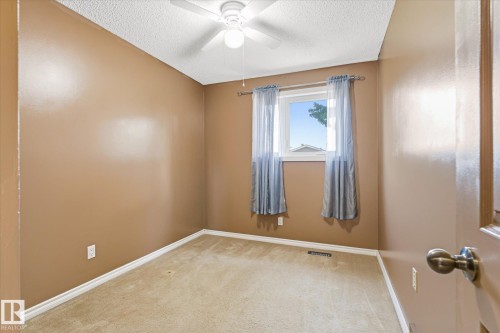 7704 152B Avenue Nw, Edmonton, AB - Indoor Photo Showing Other Room