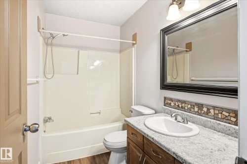 7704 152B Avenue Nw, Edmonton, AB - Indoor Photo Showing Bathroom