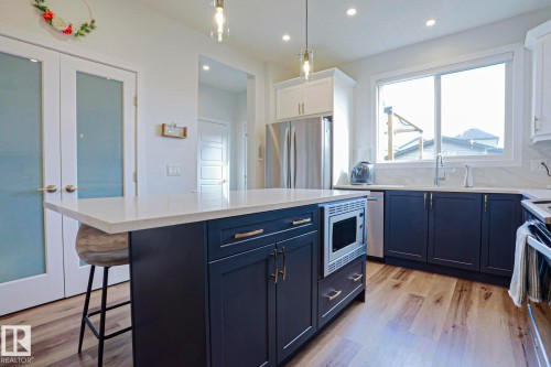 1921 Kroetsch Crescent Sw, Edmonton, AB - Indoor Photo Showing Kitchen With Upgraded Kitchen