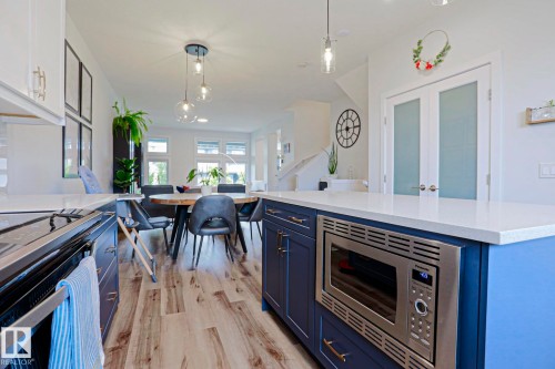 1921 Kroetsch Crescent Sw, Edmonton, AB - Indoor Photo Showing Kitchen