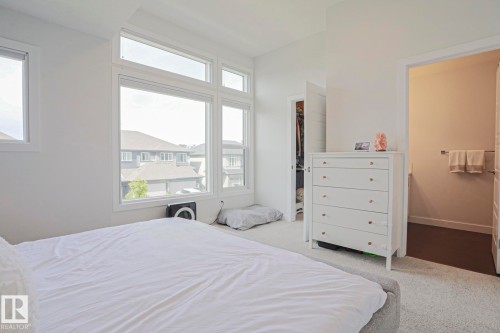 1921 Kroetsch Crescent Sw, Edmonton, AB - Indoor Photo Showing Bedroom