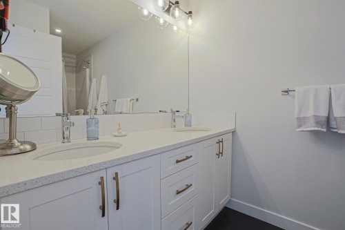 1921 Kroetsch Crescent Sw, Edmonton, AB - Indoor Photo Showing Bathroom