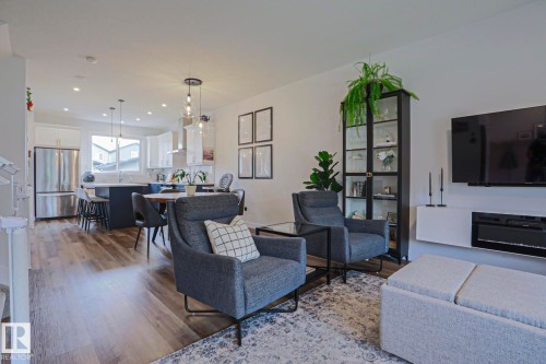 1921 Kroetsch Crescent Sw, Edmonton, AB - Indoor Photo Showing Living Room
