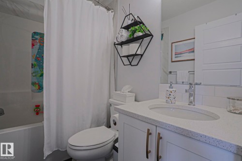 1921 Kroetsch Crescent Sw, Edmonton, AB - Indoor Photo Showing Bathroom