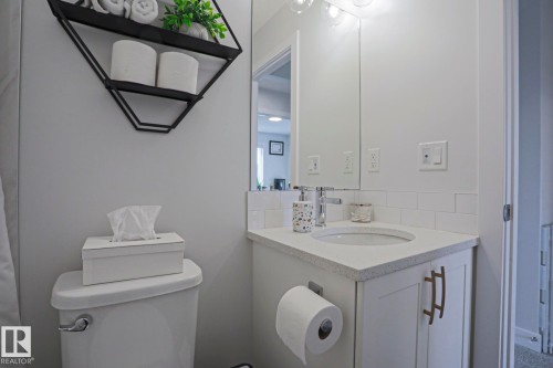 1921 Kroetsch Crescent Sw, Edmonton, AB - Indoor Photo Showing Bathroom