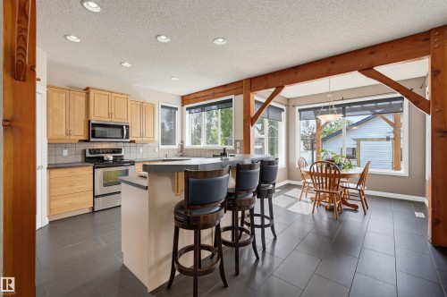 1846 Towne Centre Boulevard Nw, Edmonton, AB - Indoor Photo Showing Kitchen
