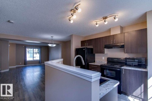 #15 8304 11 Av Sw, Edmonton, AB - Indoor Photo Showing Kitchen
