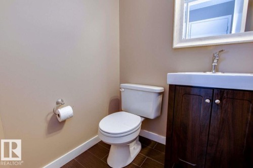 #15 8304 11 Av Sw, Edmonton, AB - Indoor Photo Showing Bathroom