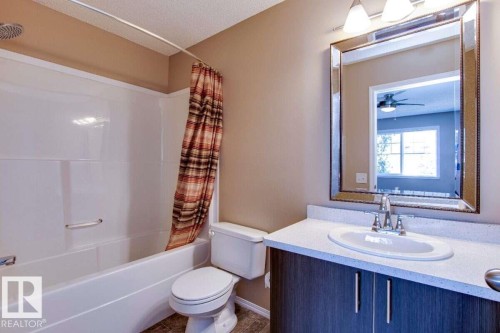 #15 8304 11 Av Sw, Edmonton, AB - Indoor Photo Showing Bathroom