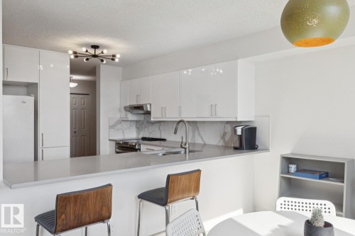 #401 10545 Saskatchewan Dr Nw, Edmonton, AB - Indoor Photo Showing Kitchen