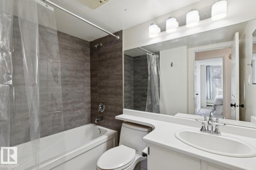 #401 10545 Saskatchewan Dr Nw, Edmonton, AB - Indoor Photo Showing Bathroom