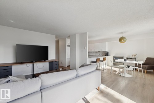 #401 10545 Saskatchewan Dr Nw, Edmonton, AB - Indoor Photo Showing Living Room
