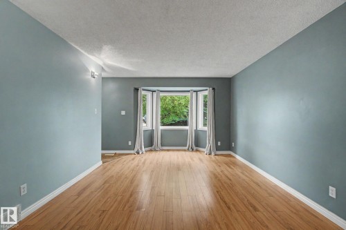 30 Matthew Road, Spruce Grove, AB - Indoor Photo Showing Other Room