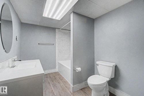 30 Matthew Road, Spruce Grove, AB - Indoor Photo Showing Bathroom