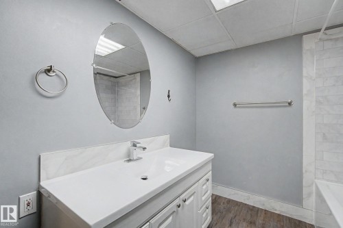 30 Matthew Road, Spruce Grove, AB - Indoor Photo Showing Bathroom