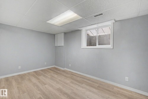 30 Matthew Road, Spruce Grove, AB - Indoor Photo Showing Other Room