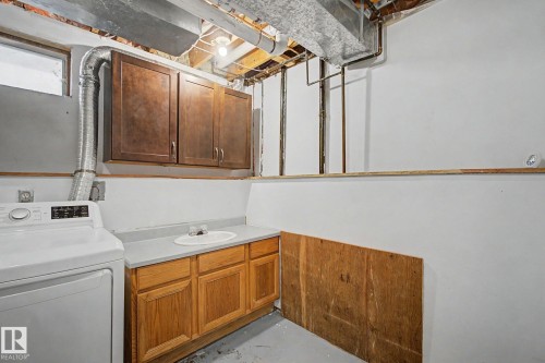 30 Matthew Road, Spruce Grove, AB - Indoor Photo Showing Laundry Room
