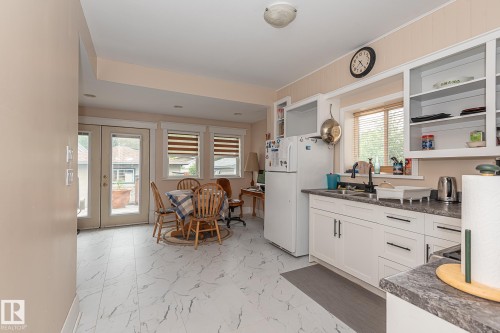9623 110A Avenue Nw, Edmonton, AB - Indoor