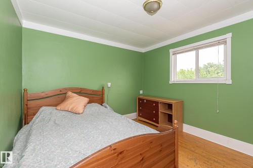 9623 110A Avenue Nw, Edmonton, AB - Indoor Photo Showing Bedroom