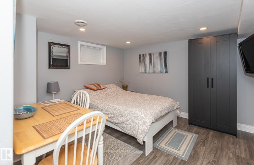 9623 110A Avenue Nw, Edmonton, AB - Indoor Photo Showing Bedroom