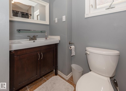 9623 110A Avenue Nw, Edmonton, AB - Indoor Photo Showing Bathroom