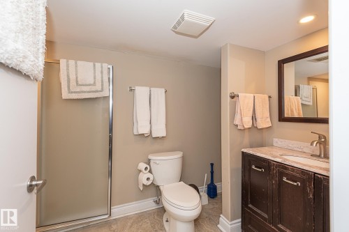 9623 110A Avenue Nw, Edmonton, AB - Indoor Photo Showing Bathroom