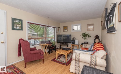 9623 110A Avenue Nw, Edmonton, AB - Indoor Photo Showing Living Room