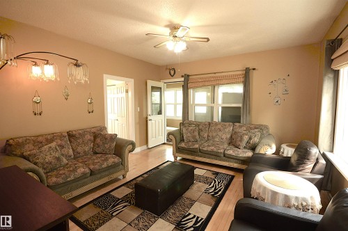 4802 50 Street, Glendon, AB - Indoor Photo Showing Living Room