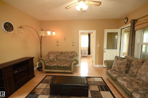 4802 50 Street, Glendon, AB - Indoor Photo Showing Living Room