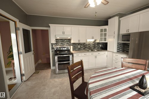 4802 50 Street, Glendon, AB - Indoor Photo Showing Other Room