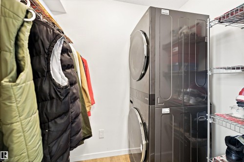 1172 Aster Boulevard Nw Nw, Edmonton, AB - Indoor Photo Showing Laundry Room