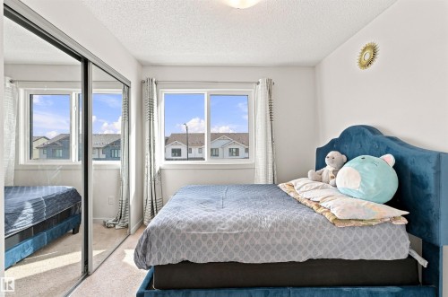 1172 Aster Boulevard Nw Nw, Edmonton, AB - Indoor Photo Showing Bedroom