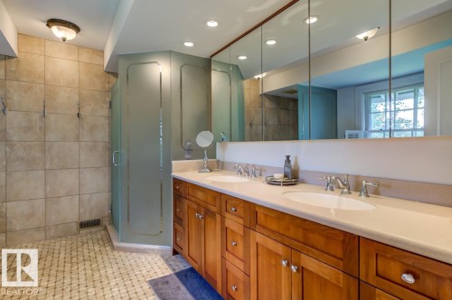 11619 Saskatchewan Drive Nw, Edmonton, AB - Indoor Photo Showing Bathroom