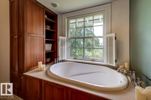 11619 Saskatchewan Drive Nw, Edmonton, AB - Indoor Photo Showing Bathroom