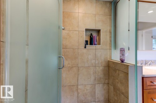 11619 Saskatchewan Drive Nw, Edmonton, AB - Indoor Photo Showing Bathroom