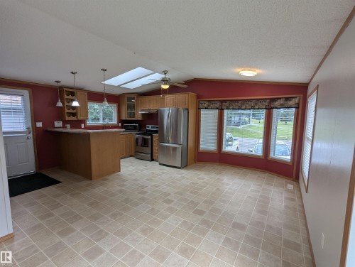 9 West View Boulevard Northwest, Edmonton, AB - Indoor Photo Showing Kitchen