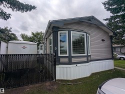 9 West View Boulevard Northwest  Edmonton, AB T5S 1T5