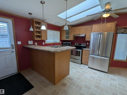 9 West View Boulevard Northwest, Edmonton, AB - Indoor Photo Showing Kitchen