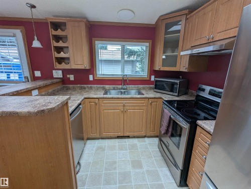 9 West View Boulevard Northwest, Edmonton, AB - Indoor Photo Showing Kitchen