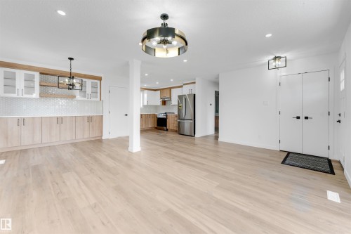 6404 88 Avenue Nw, Edmonton, AB - Indoor