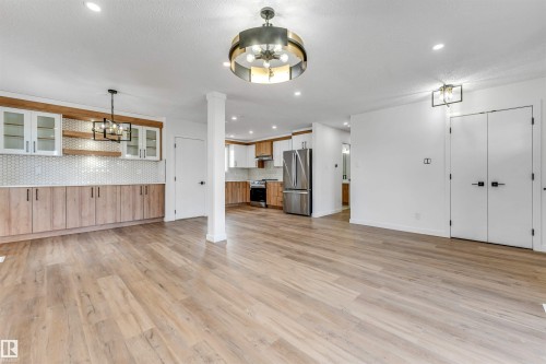 6404 88 Avenue Nw, Edmonton, AB - Indoor