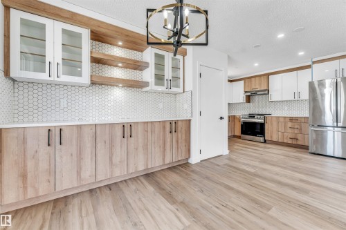 6404 88 Avenue Nw, Edmonton, AB - Indoor Photo Showing Kitchen