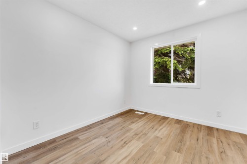 6404 88 Avenue Nw, Edmonton, AB - Indoor Photo Showing Other Room