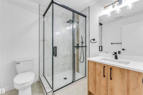 6404 88 Avenue Nw, Edmonton, AB - Indoor Photo Showing Bathroom