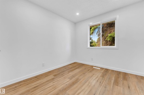 6404 88 Avenue Nw, Edmonton, AB - Indoor Photo Showing Other Room