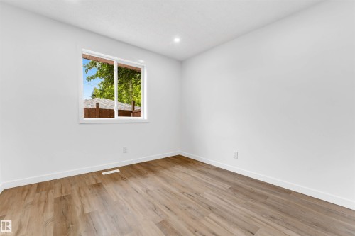 6404 88 Avenue Nw, Edmonton, AB - Indoor Photo Showing Other Room