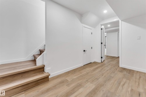 6404 88 Avenue Nw, Edmonton, AB - Indoor Photo Showing Other Room