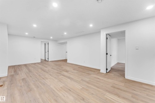 6404 88 Avenue Nw, Edmonton, AB - Indoor