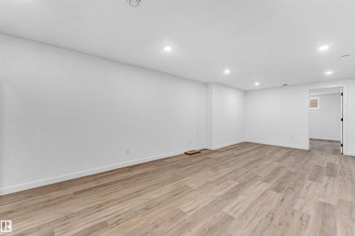 6404 88 Avenue Nw, Edmonton, AB - Indoor
