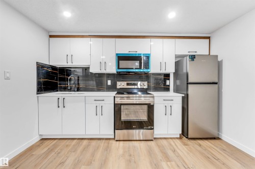 6404 88 Avenue Nw, Edmonton, AB - Indoor Photo Showing Kitchen